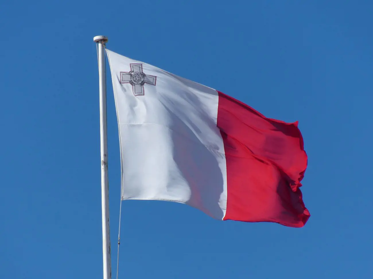 wind-flag-blue-malta-blow-red-flag-923642-pxhere.com21